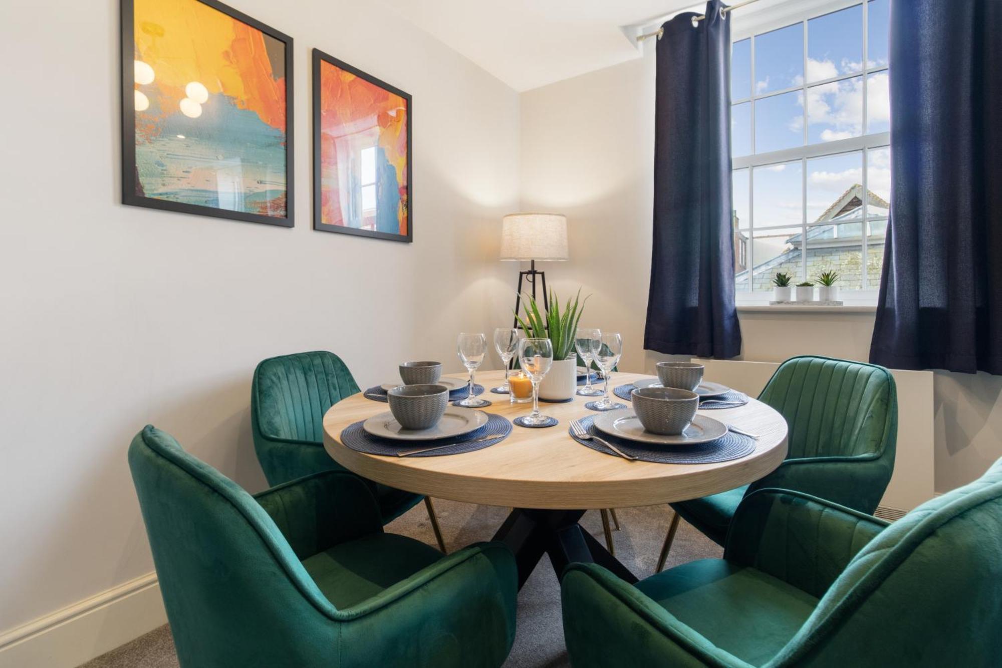 Whiskawaystays - Victoria House - 4 Worcester